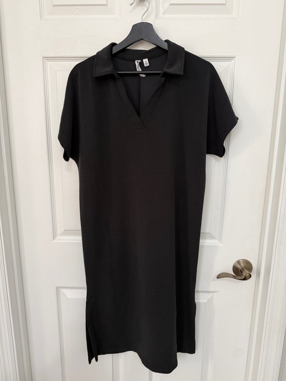 Cable & Gauge women’s black collared midi length dress